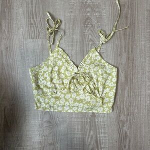 Size medium Floral Green Women's Top